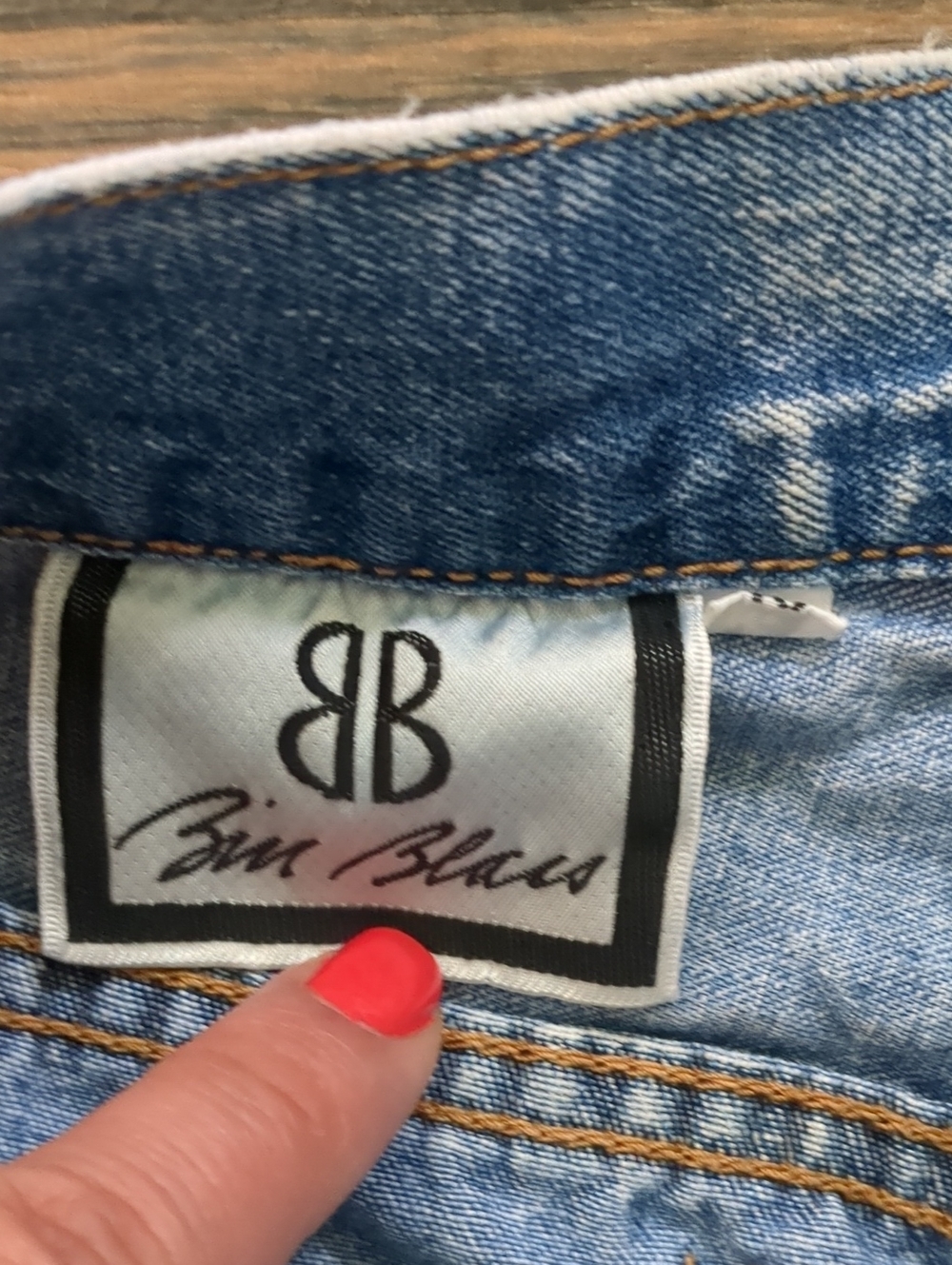 Vintage 80s Acid Washed Pleated High Waisted Jeans by Bill Blass, Size 10 - Picture 6 of 9